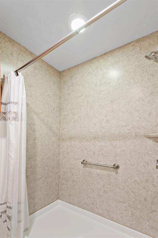 7685 Northcross Drive, Unit 423 Austin, TX 78757 - Photo 6 of 20 a bathroom with a shower
