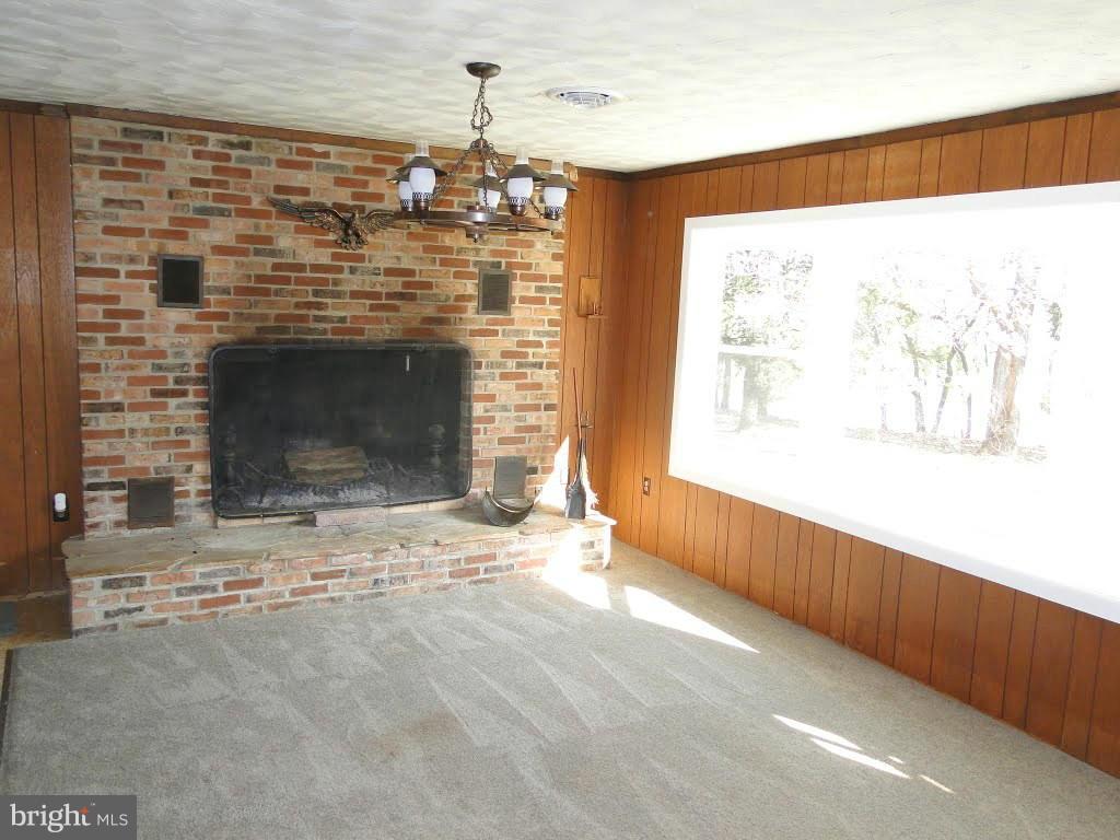 17309 Raven Rocks Road Round Hill, VA 20141 - Photo 5 of 20 Living Room