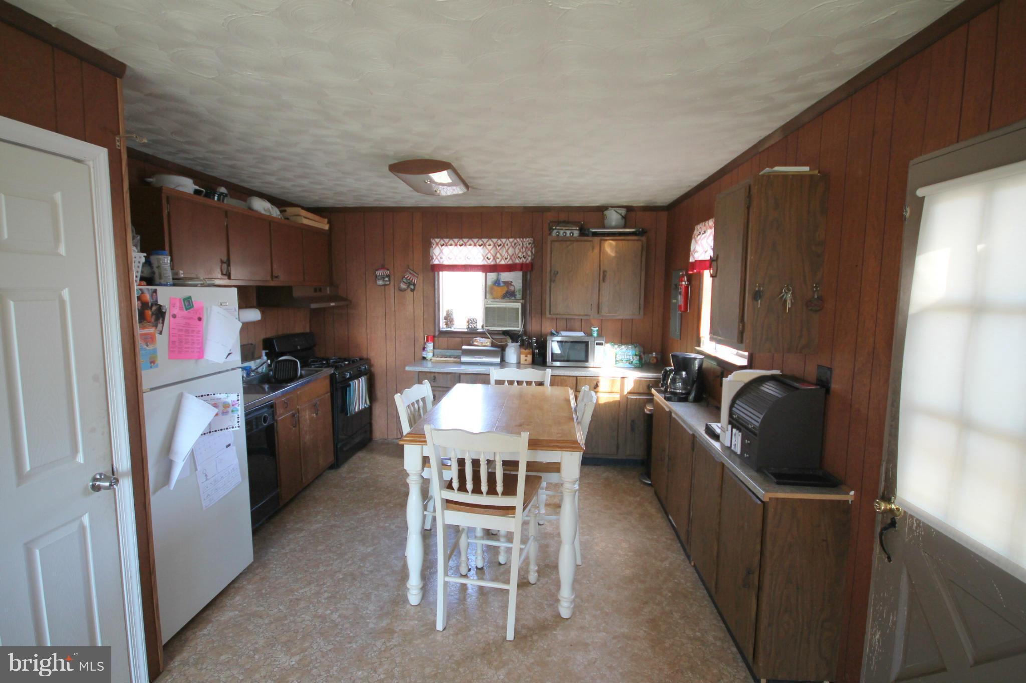 17309 Raven Rocks Road Round Hill, VA 20141 - Photo 6 of 20 Kitchen