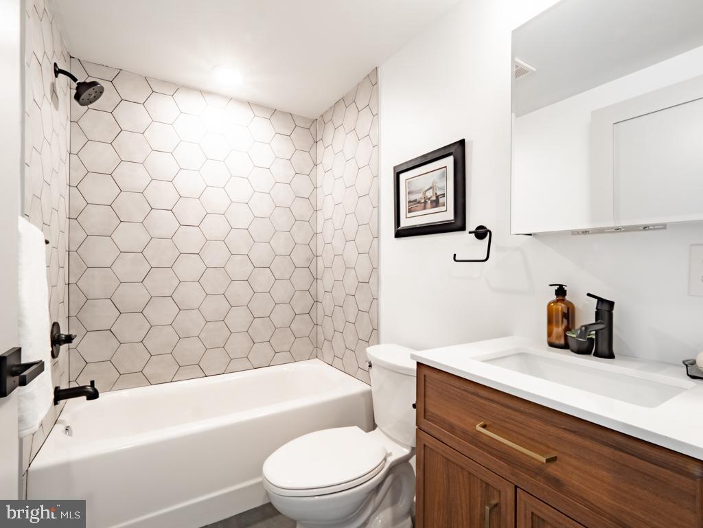 6808 Ridge Avenue, Unit 211 Philadelphia, PA 19128 - Photo 9 of 10