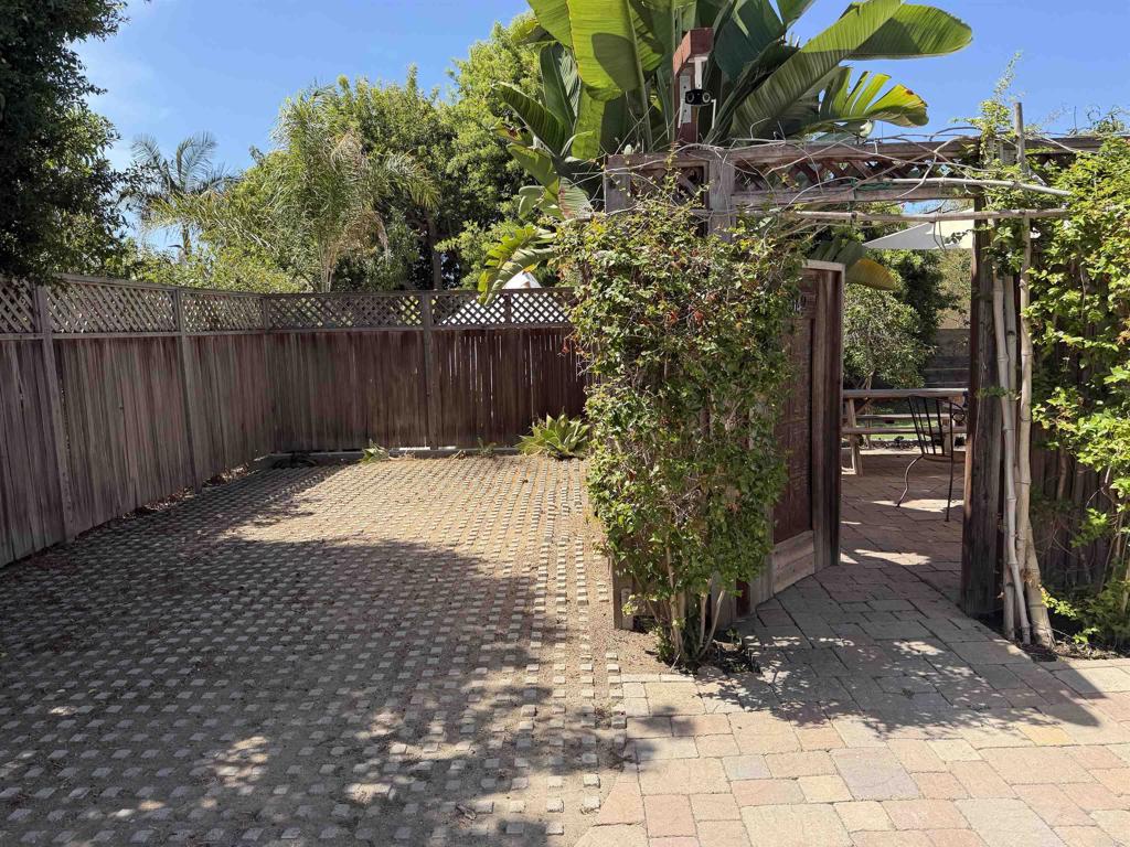 1040-1042 Golden Road Encinitas, CA 92024 - Photo 3 of 7 Gallery Image 3