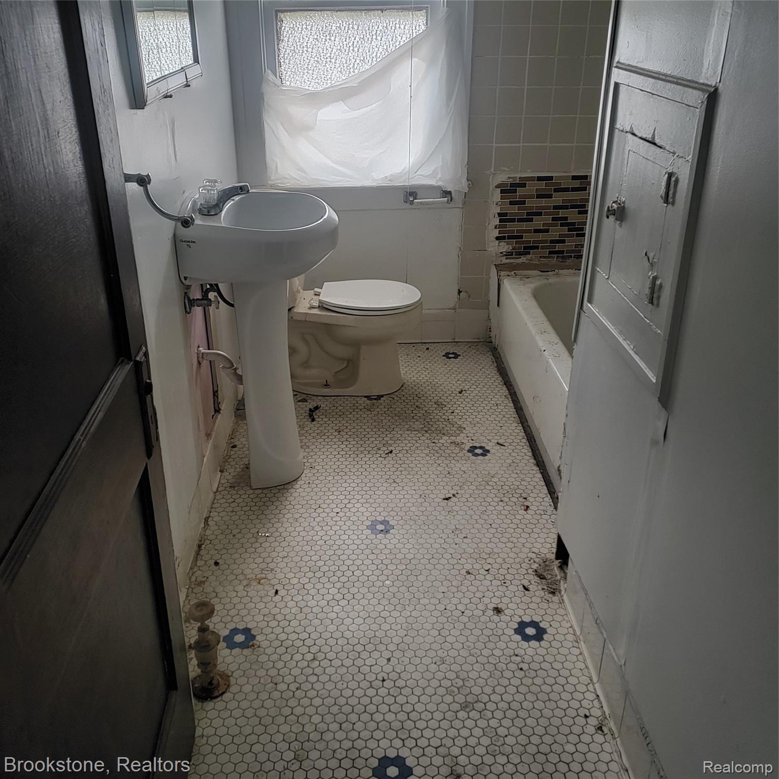 3511 Devonshire Road Detroit, MI 48224 - Photo 48 of 49 20201114_162427.jpg