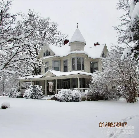 $399,000 | 4689 Lakeview Acres Road, Valdese, NC 28690