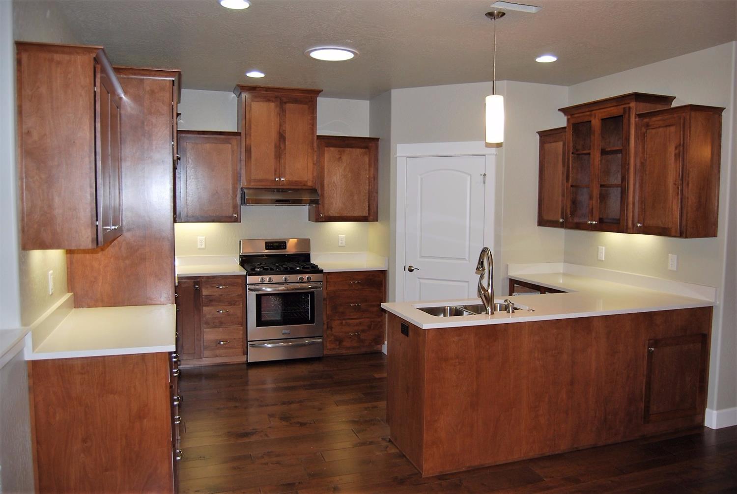 1096 Boulder Ridge Street Central Point, OR 97502 - Photo 7 of 24 Beautiful kitchen with custom cabinets,