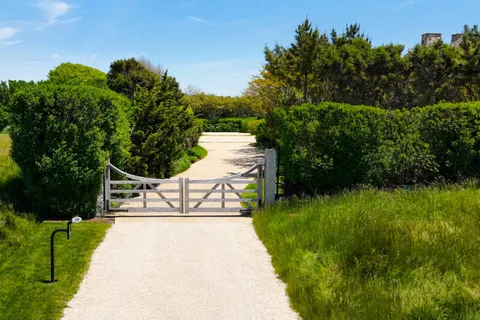 $152,500,000 | 39 Fairfield Pond Lane, Sagaponack, NY 11962