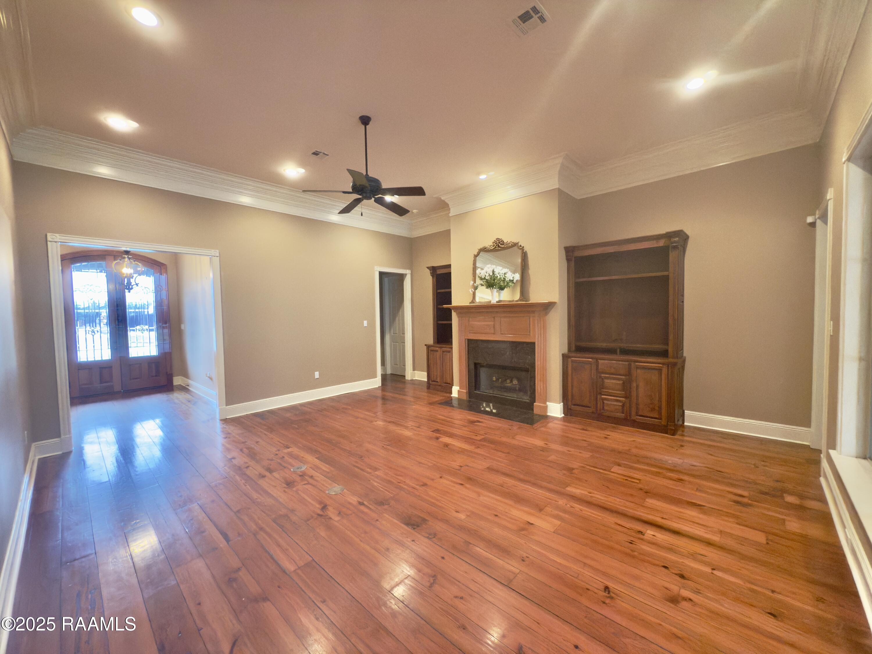 116 Isaiah Drive Lafayette, LA 70508 - Photo 6 of 39 116 Isaiah Living Room 2