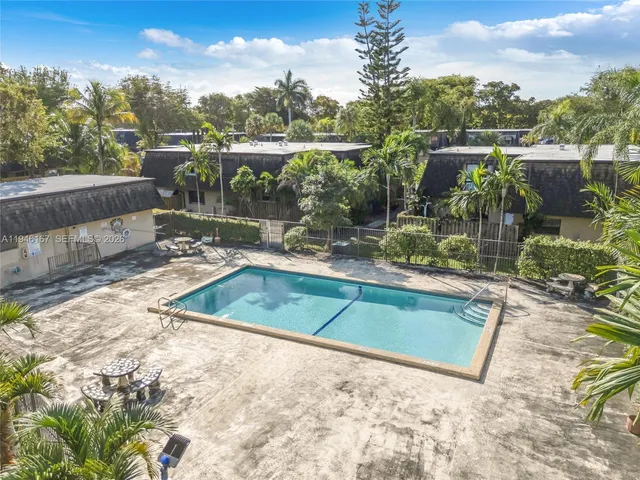 $394,900 | 14209 Southwest 94th Cir Lane, Unit 1037, Miami, FL 33186