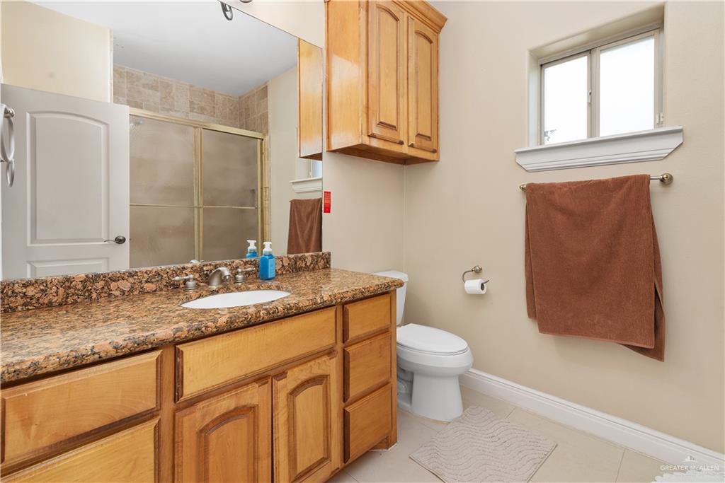 2401 West Rhin Drive Edinburg, TX 78539 - Photo 18 of 34 Full Bathroom