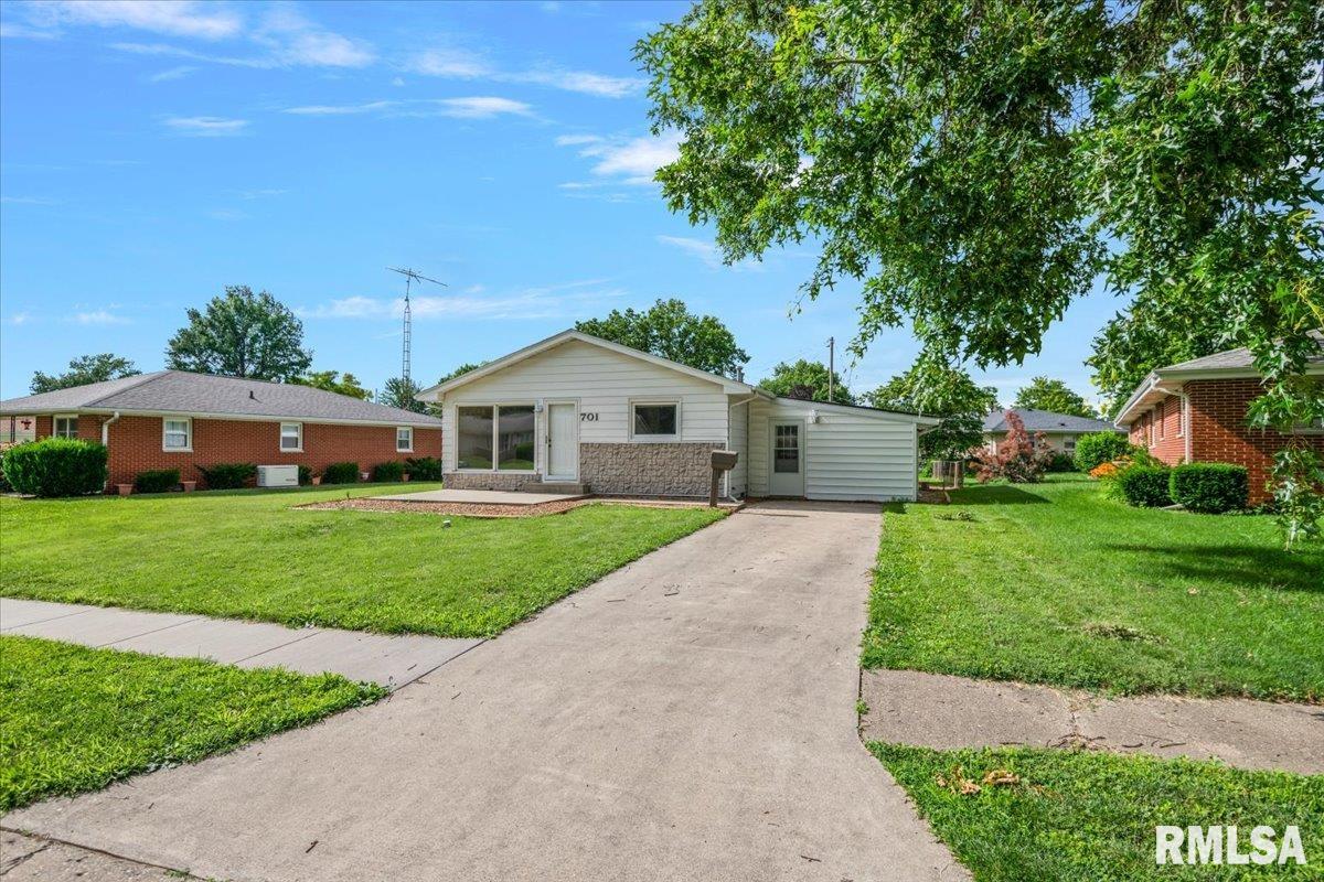 701 Samuel Street Taylorville, IL 62568 - Photo 4 of 31