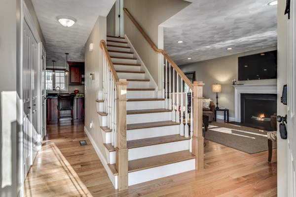 8 Pleasant Road Wilmington, MA 01887 - Photo 4 of 27