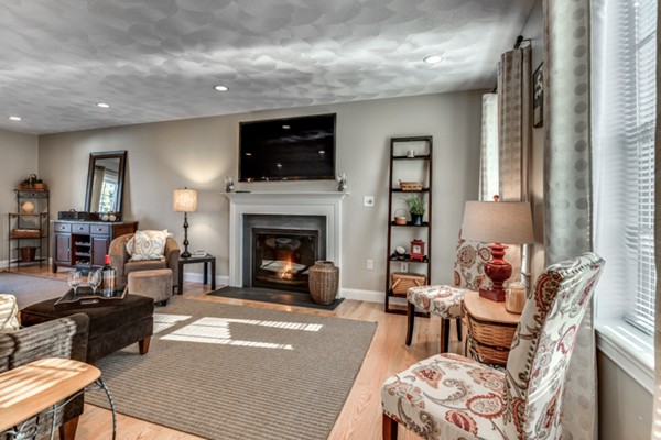 8 Pleasant Road Wilmington, MA 01887 - Photo 6 of 27