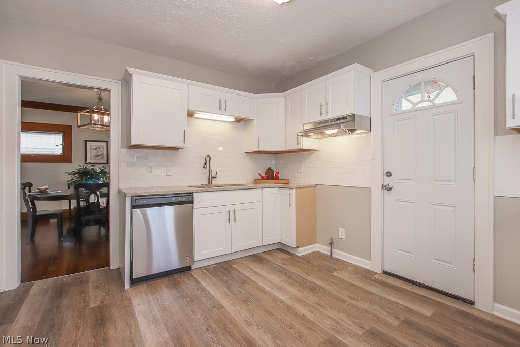 2232 Barrington Road Cleveland, OH 44118 - Photo 12 of 35