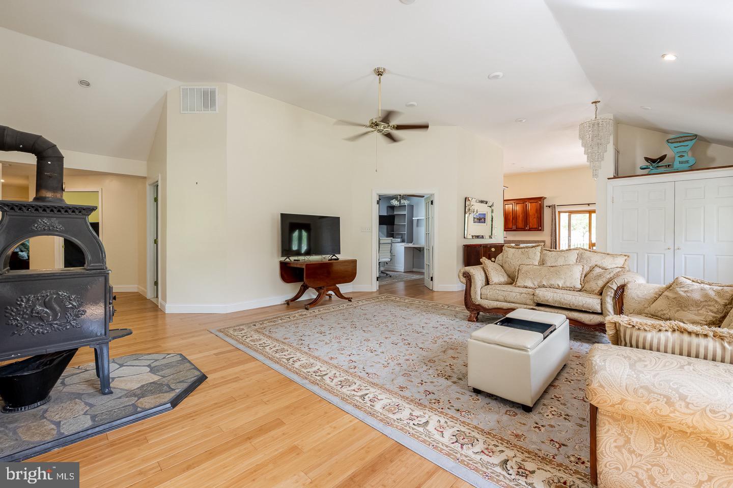 1401 Kulp Road Pottstown, PA 19465 - Photo 10 of 55