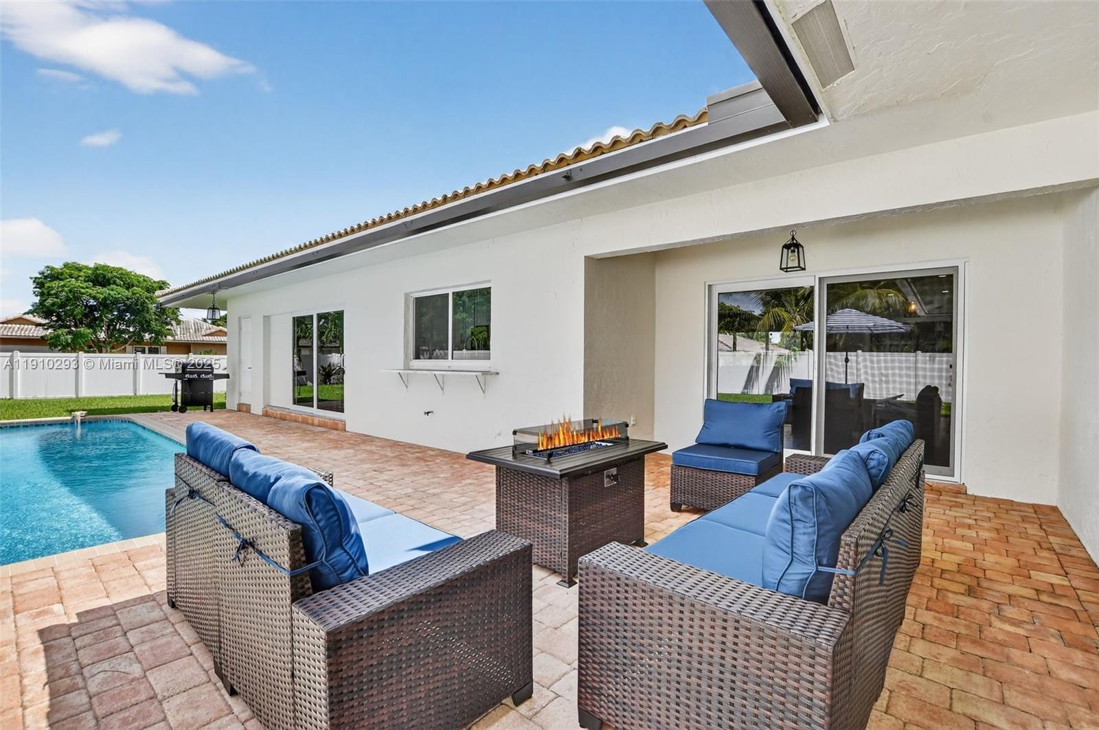 5660 Golfway Drive Boca Raton, FL 33433 - Photo 33 of 41 a living room with furniture and a table