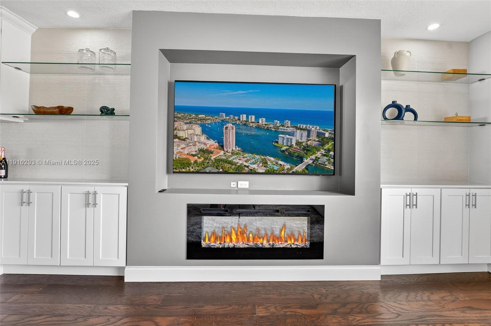 5660 Golfway Drive Boca Raton, FL 33433 - Photo 5 of 41 a living room with a fireplace