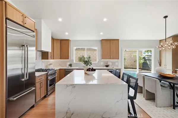 $2,289,000 | 1713 Oahu Place, Costa Mesa, CA 92626