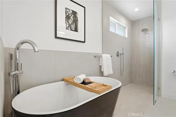 $2,289,000 | 1713 Oahu Place, Costa Mesa, CA 92626