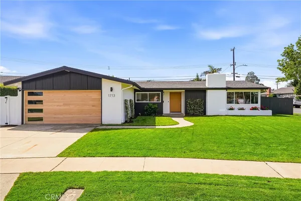 $2,289,000 | 1713 Oahu Place, Costa Mesa, CA 92626