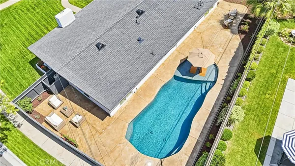 $2,289,000 | 1713 Oahu Place, Costa Mesa, CA 92626