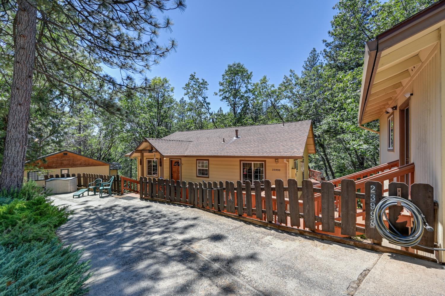 23998 Stable Road Sonora, CA 95370 - Photo 27 of 41 a view of a house with a small yard and a large tree