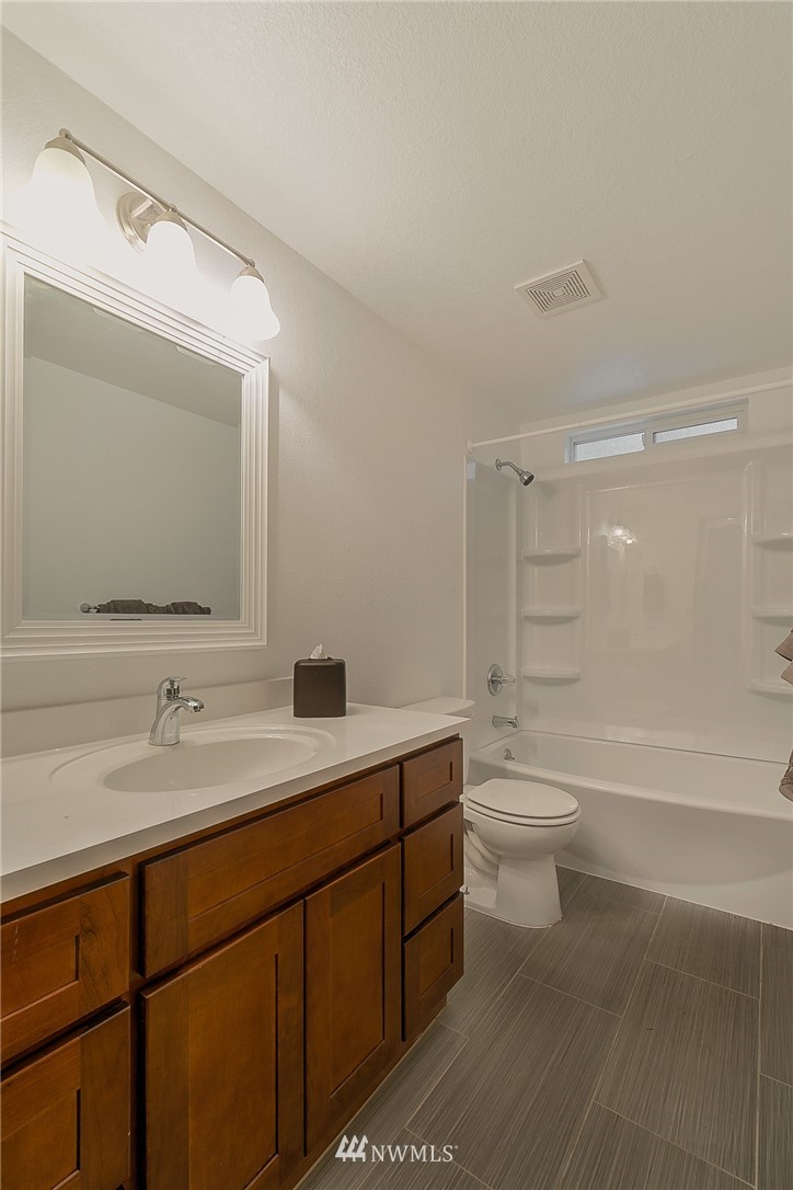 1757 Southwest Young Road Port Orchard, WA 98367 - Photo 12 of 19 Gallery Image 12