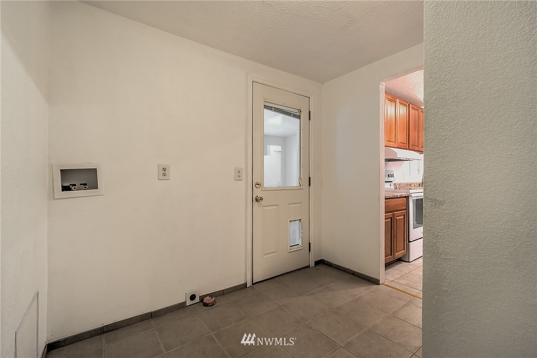 1757 Southwest Young Road Port Orchard, WA 98367 - Photo 13 of 19 Gallery Image 13