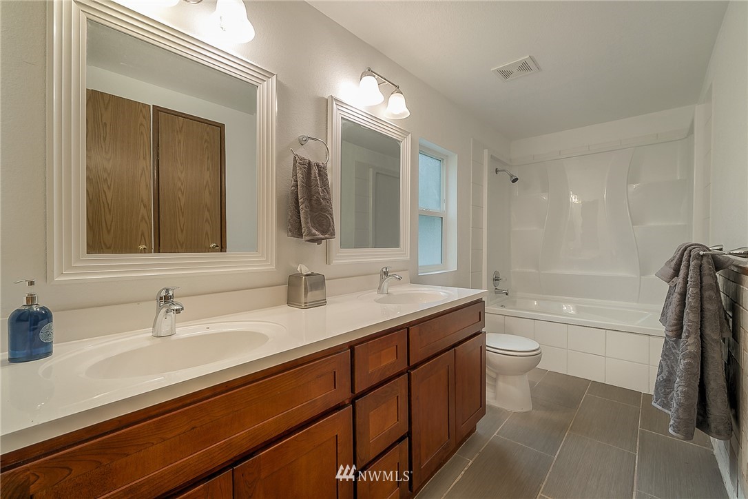 1757 Southwest Young Road Port Orchard, WA 98367 - Photo 9 of 19 Gallery Image 9
