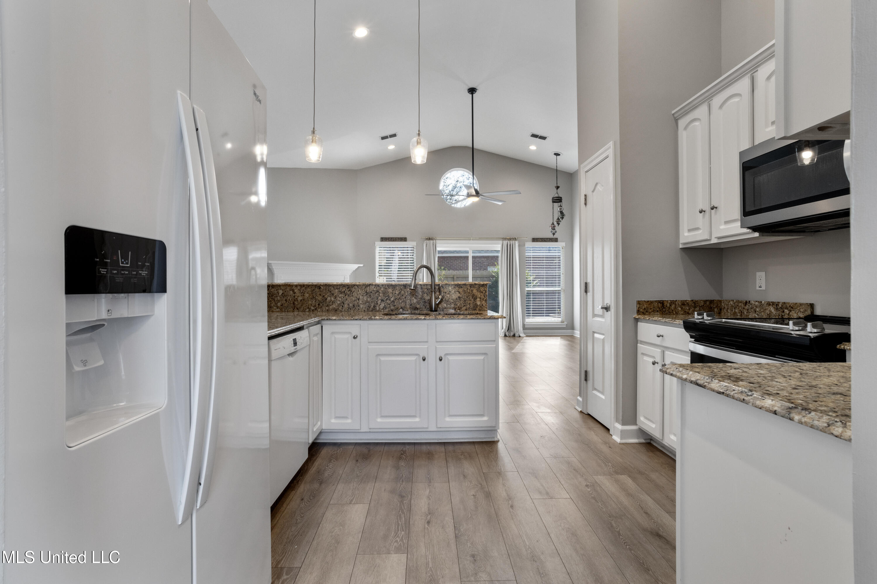 2559 Rue Palafox Biloxi, MS 39531 - Photo 14 of 34 0014 (3)