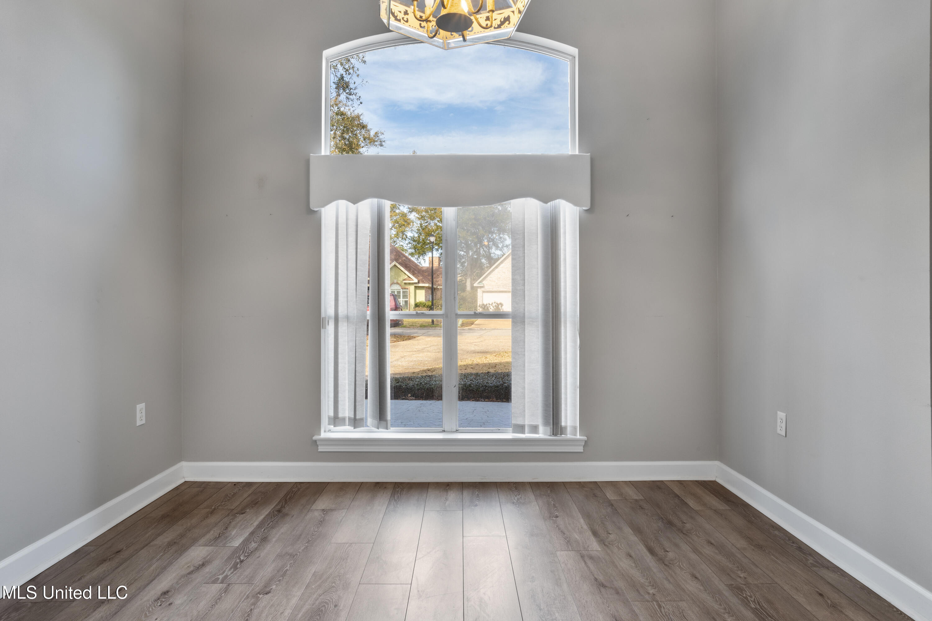 2559 Rue Palafox Biloxi, MS 39531 - Photo 17 of 34 0017 (3)