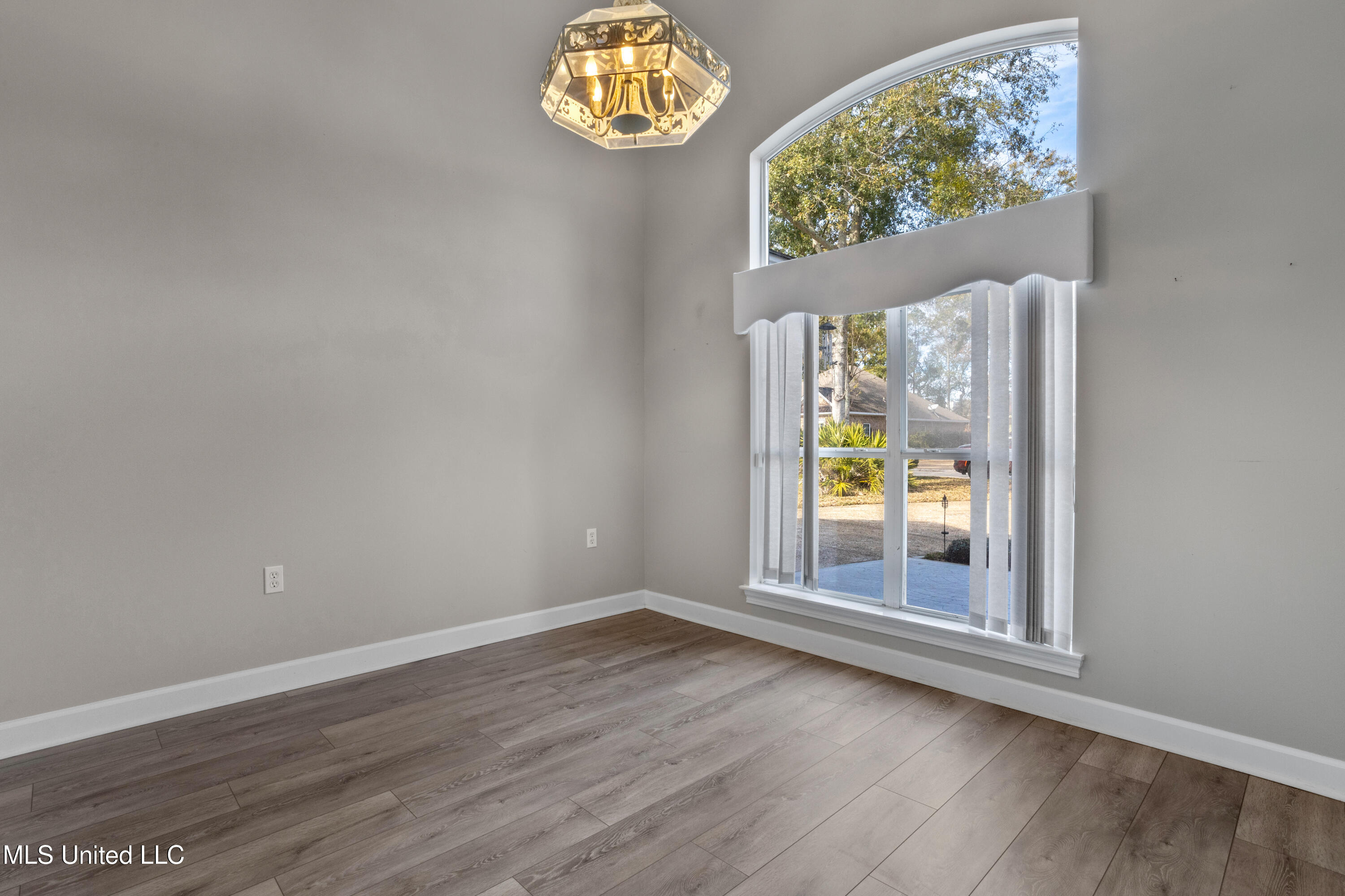 2559 Rue Palafox Biloxi, MS 39531 - Photo 18 of 34 0018 (3)