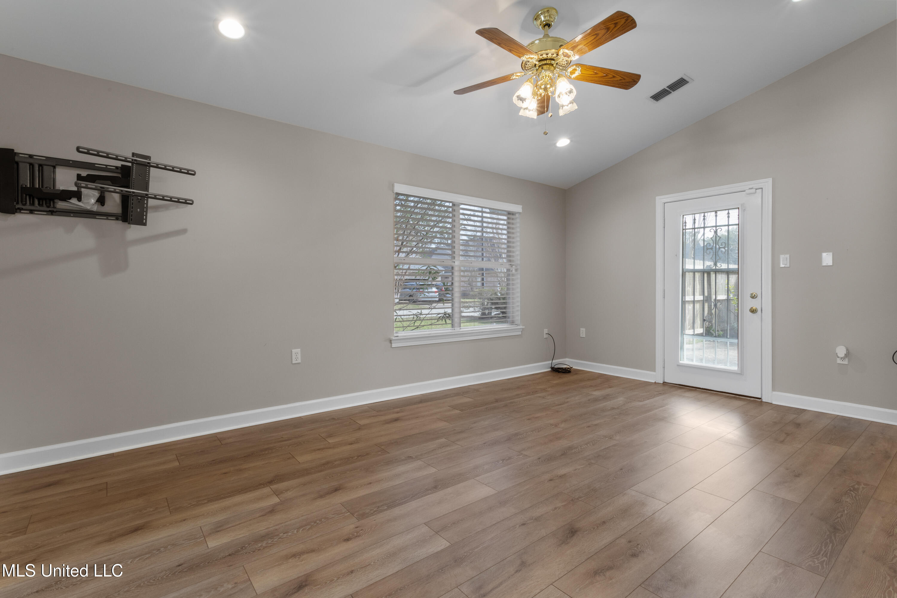 2559 Rue Palafox Biloxi, MS 39531 - Photo 20 of 34 0020 (3)