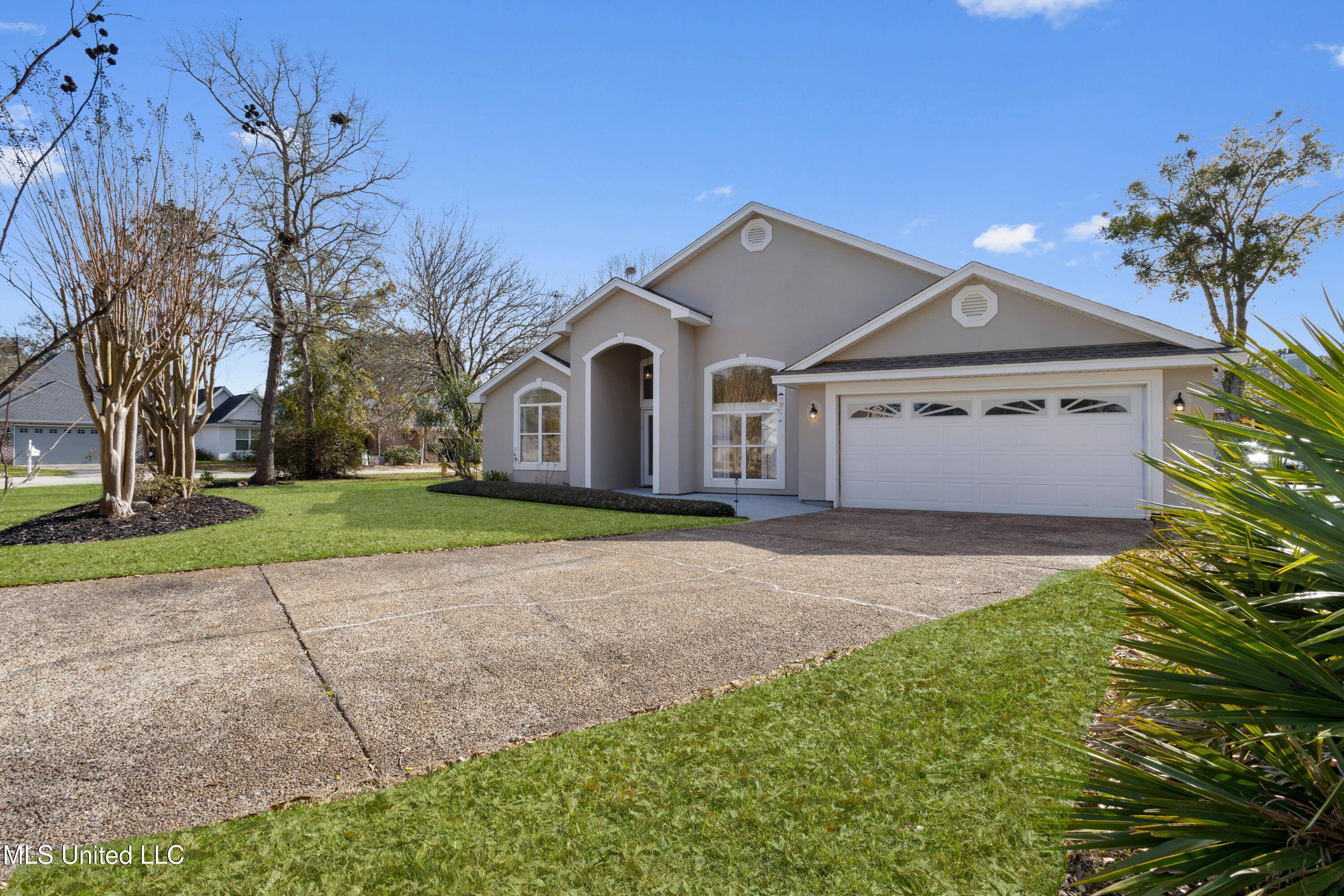 2559 Rue Palafox Biloxi, MS 39531 - Photo 3 of 34 0003 (3)