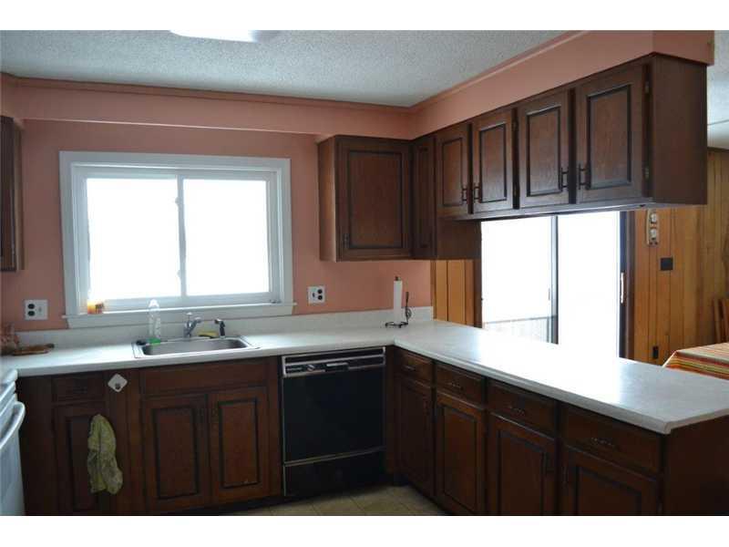 73 Meadow Road Raymond, ME 04071 - Photo 4 of 18 Kitchen.
