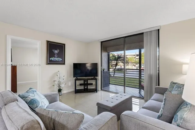 $228,000 | Pembroke Lakes, Pembroke Pines, FL 33026