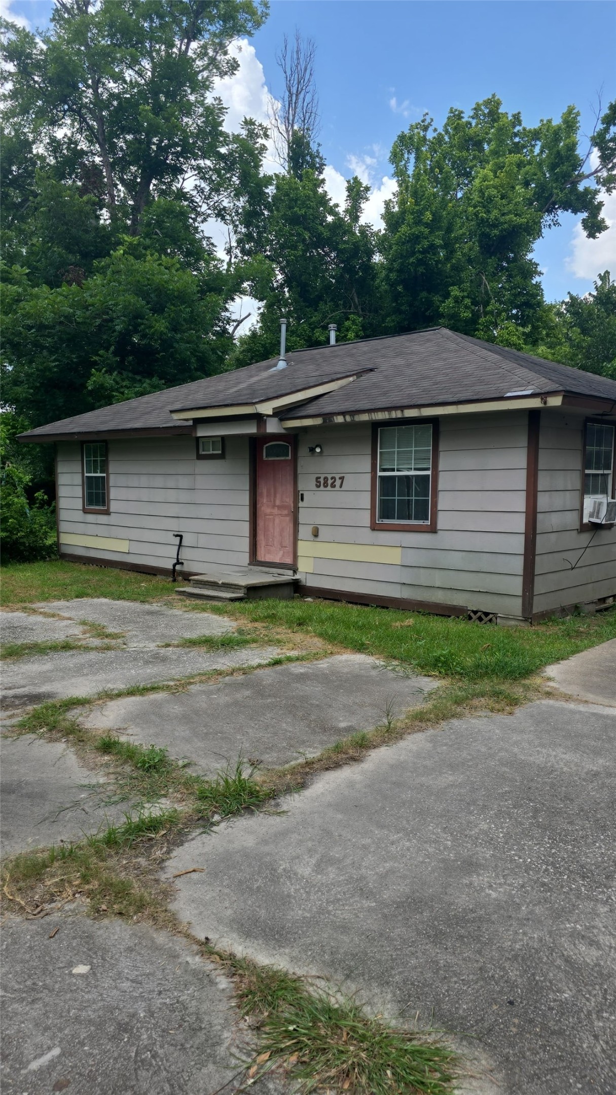 5827 Boness Road Houston, TX 77396 - Photo 1 of 7