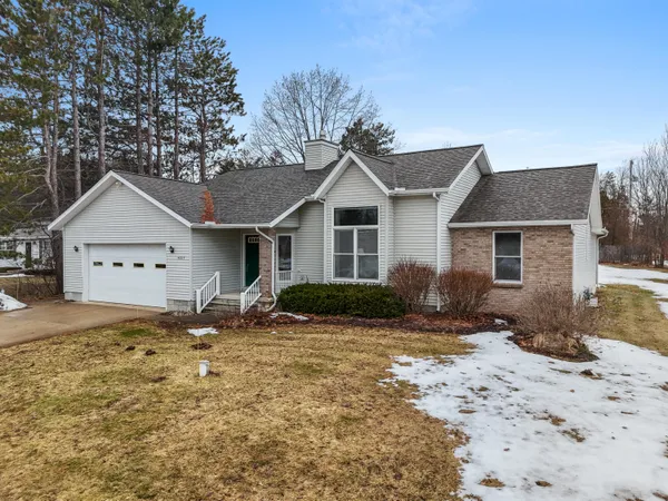 $389,000 | 4327 Benson Road, Cadillac, MI 49601