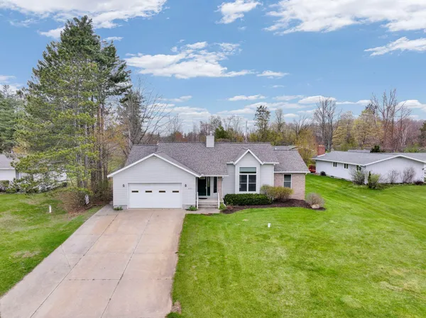 $389,000 | 4327 Benson Road, Cadillac, MI 49601