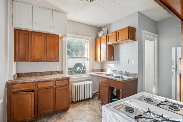 $59,900 | 209 East 13th Street, Davenport, IA 52803