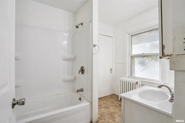 $59,900 | 209 East 13th Street, Davenport, IA 52803