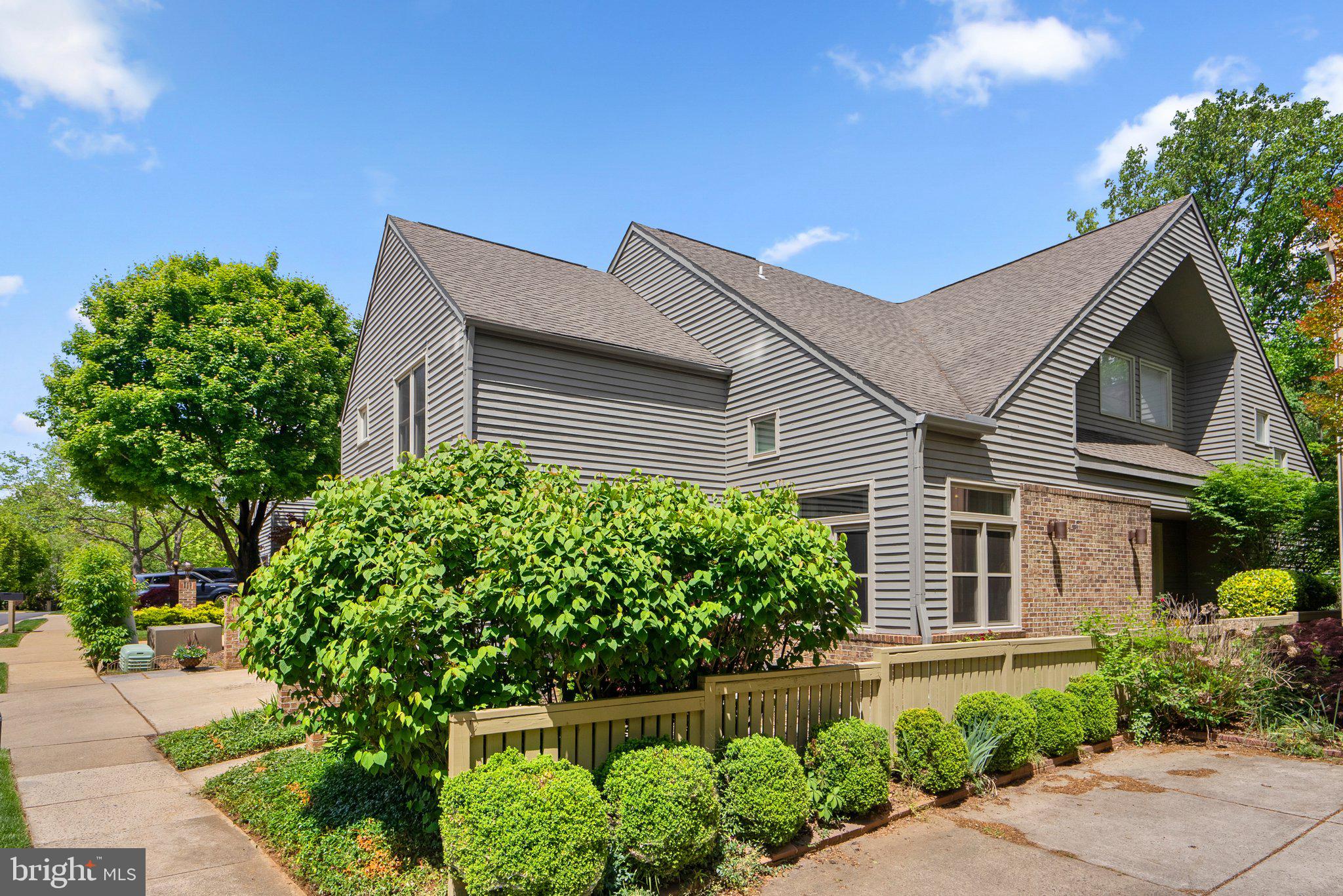 2029 Beacon Place Reston, VA 20191 - Photo 2 of 47