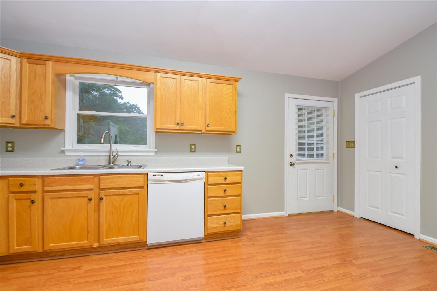 4320 Griffin Road Southwest Roanoke, VA 24014 - Photo 6 of 19 05-4320 Griffin-5