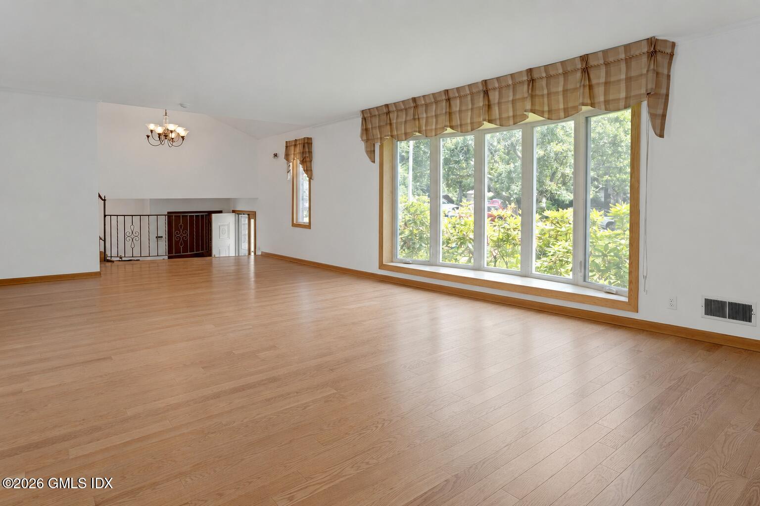 75 Angus Road North, Unit NORTH Greenwich, CT 06831 - Photo 8 of 27 Living room