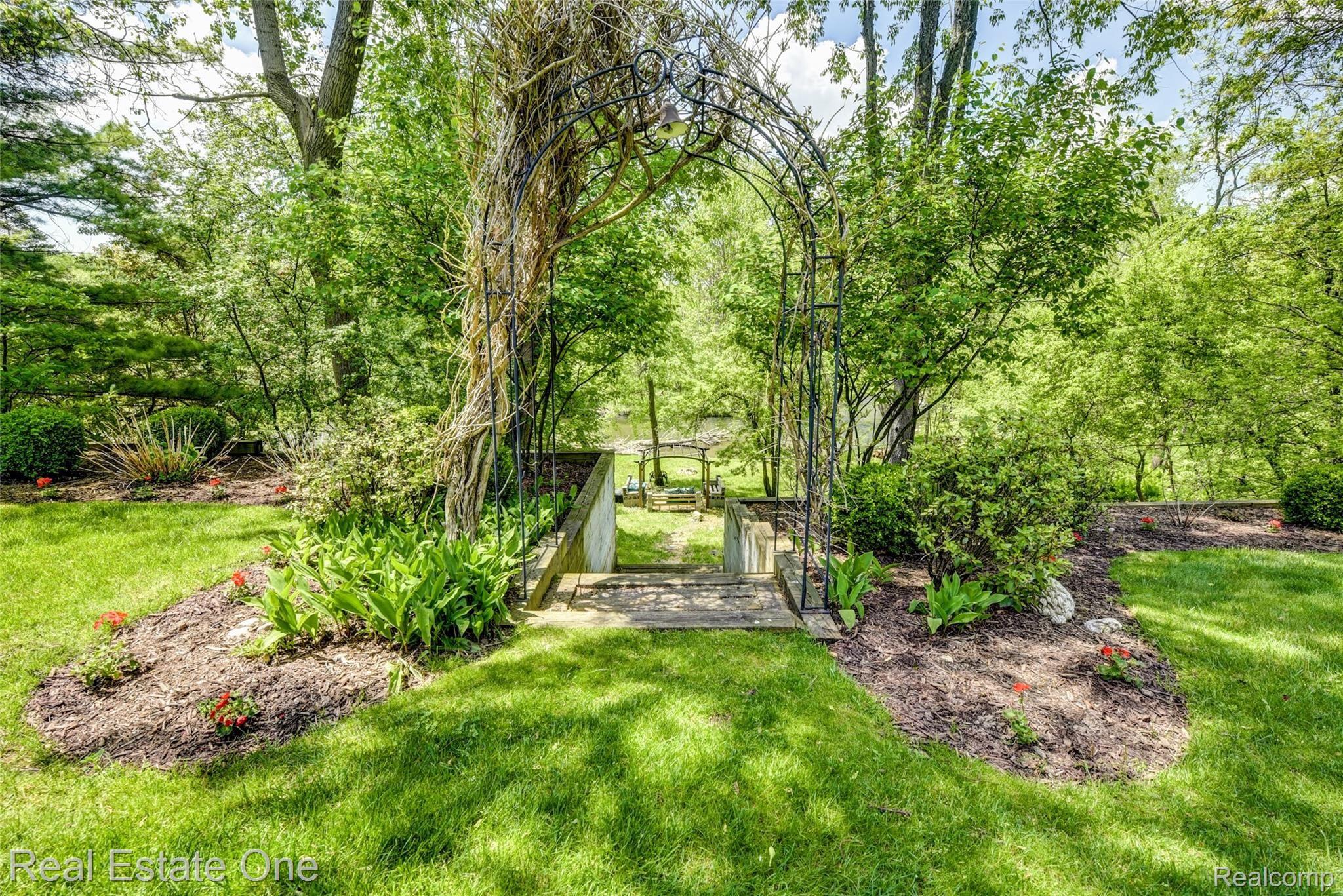 3274 Quail Ridge Circle Rochester, MI 48309 - Photo 61 of 74 Steps lead to river