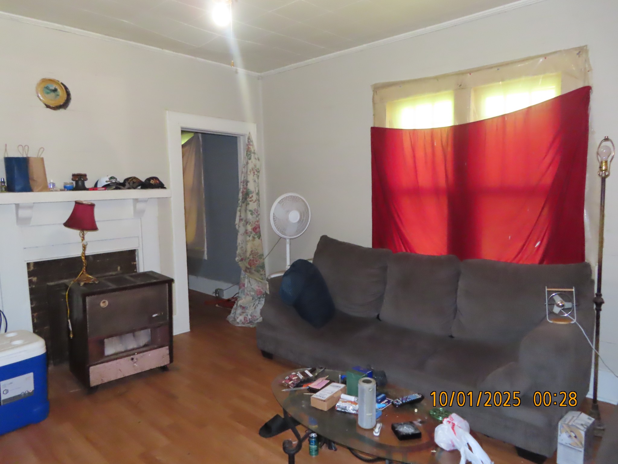 124 Taylor Street Jackson, TN 38301 - Photo 10 of 10 a living room with furniture and a window