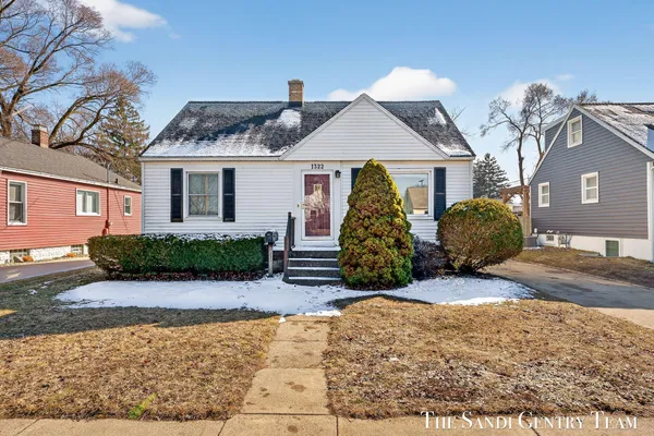 $299,900 | 1322 Waverly Avenue, Grand Haven, MI 49417