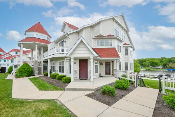 $445,000 | 2126 Landings Lane, Delavan, WI 53115
