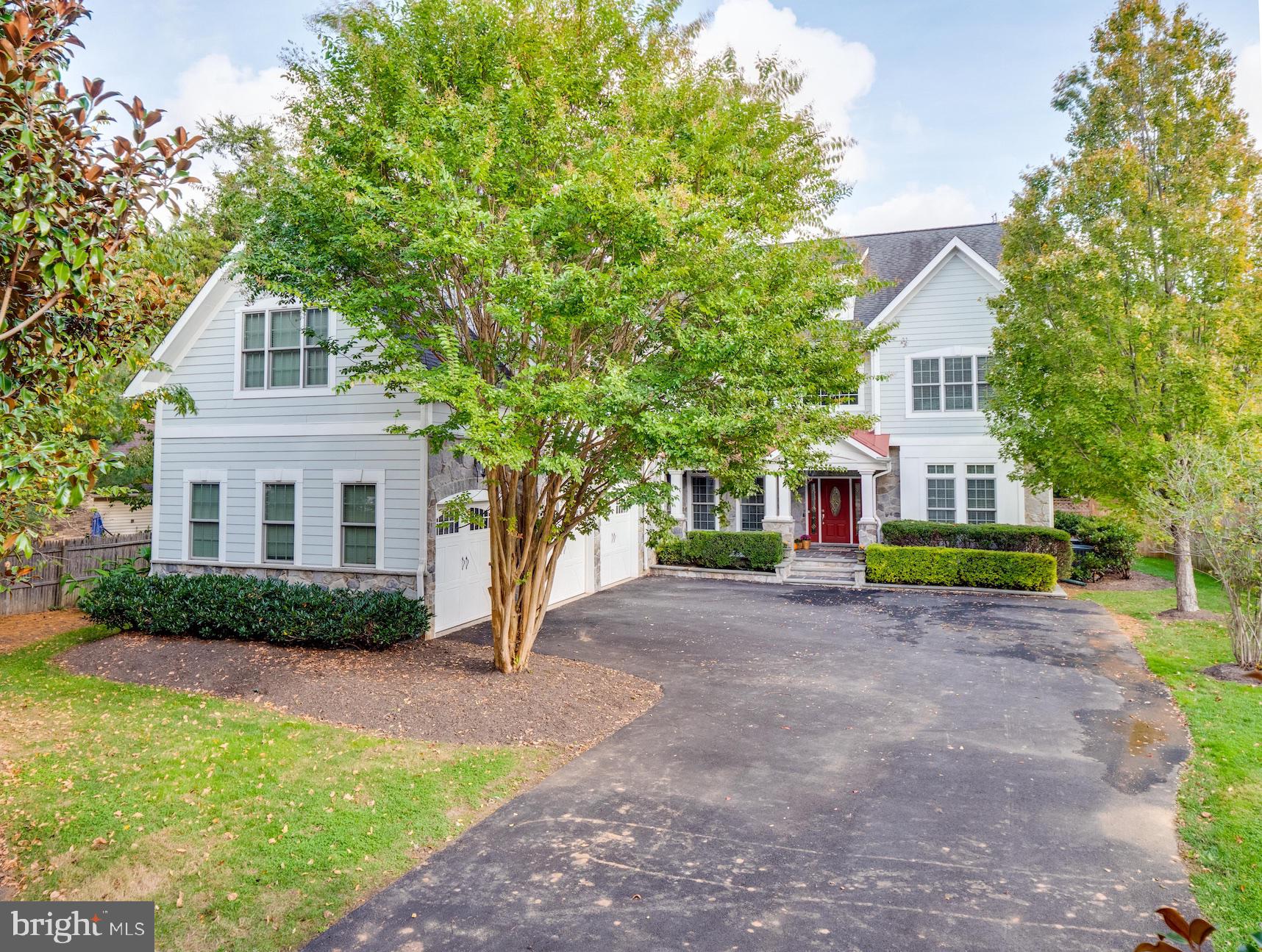 2015 Woodford Road Vienna, VA 22182 - Photo 2 of 73 Front of House