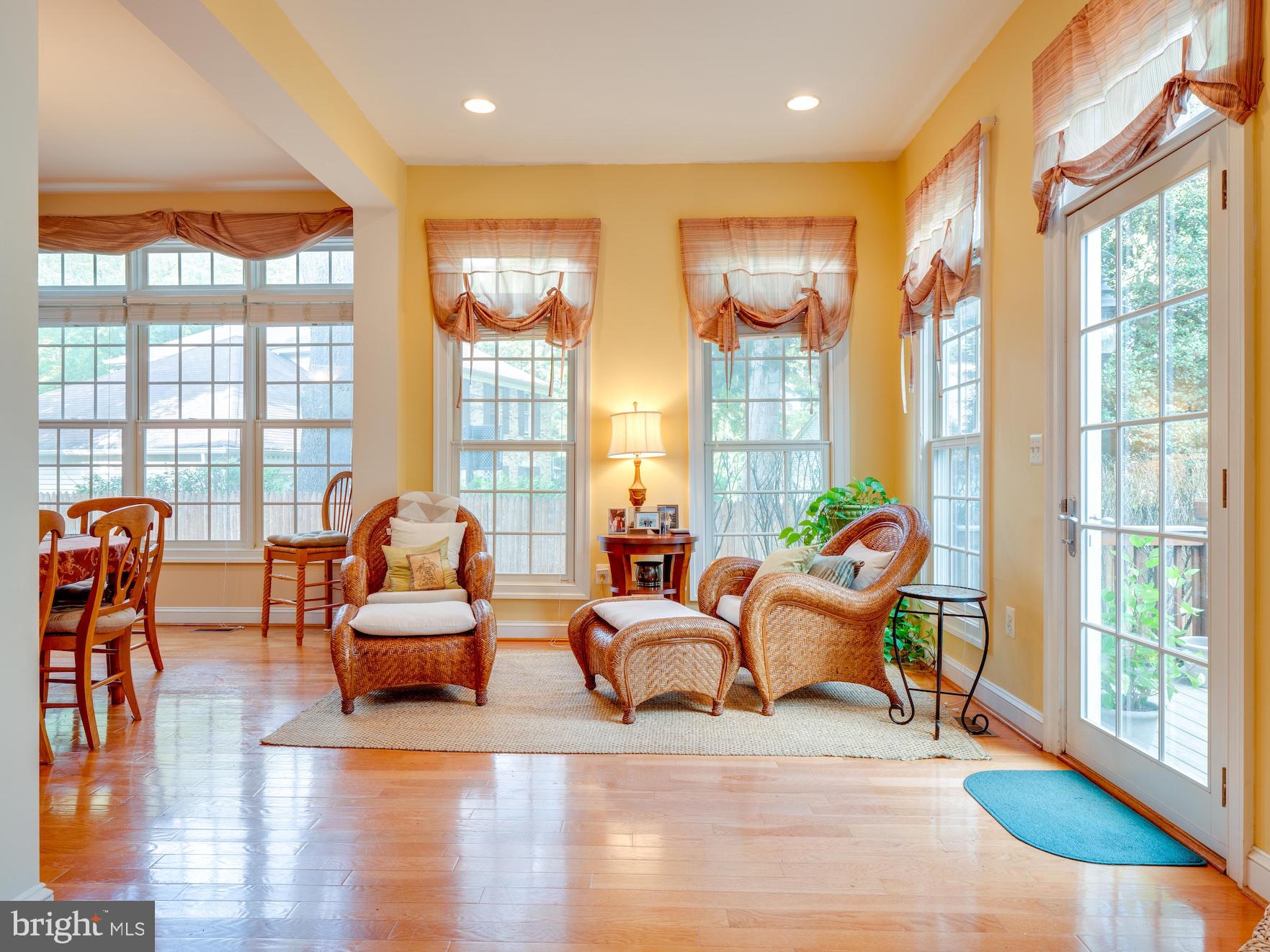 2015 Woodford Road Vienna, VA 22182 - Photo 16 of 73 Main Floor Sun Room