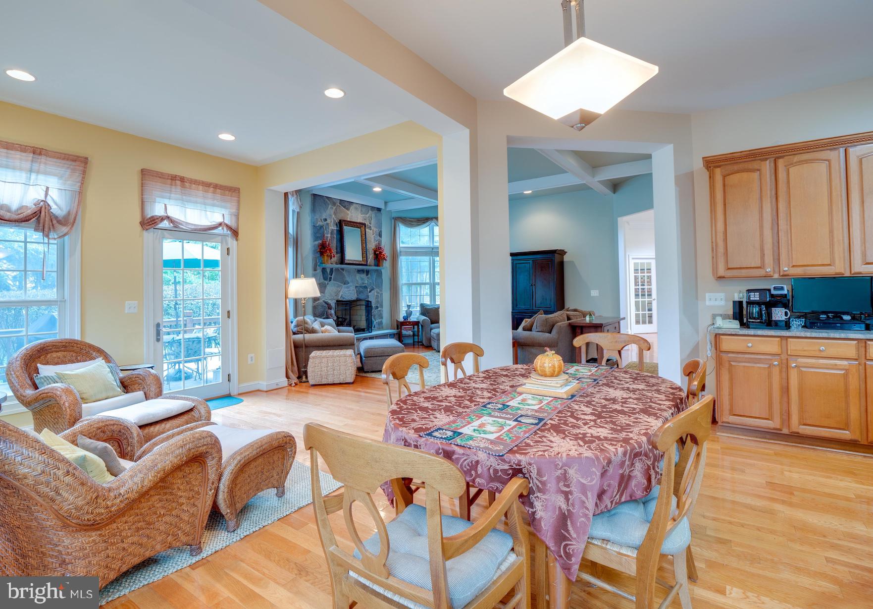2015 Woodford Road Vienna, VA 22182 - Photo 19 of 73 Kitchen Dining