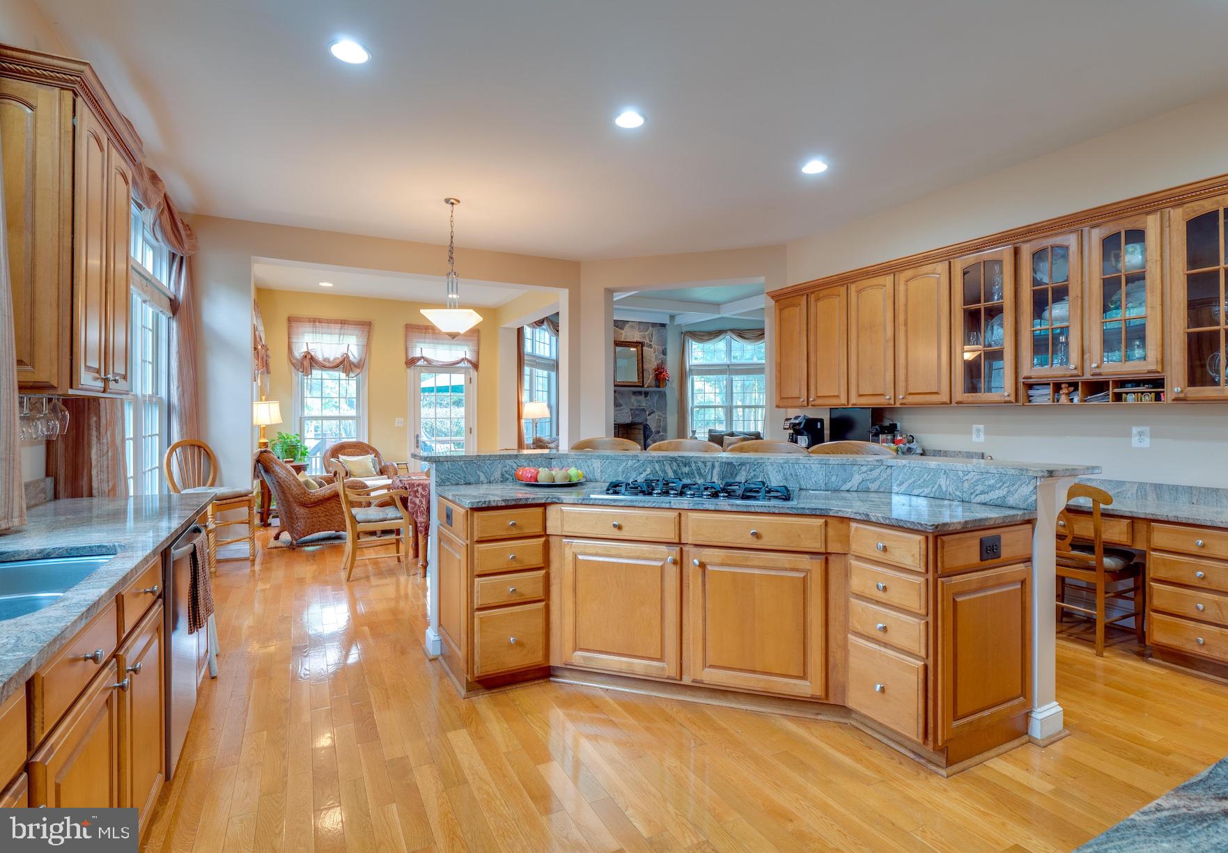 2015 Woodford Road Vienna, VA 22182 - Photo 23 of 73 Kitchen Island